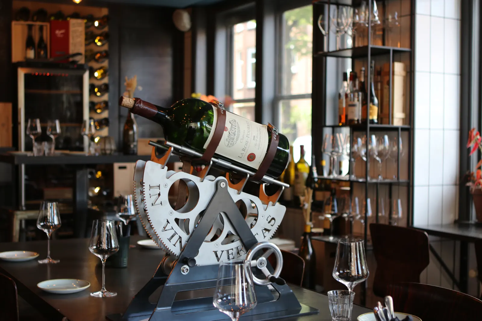 Wijncradle met magnumfles in Paskamer wijnbar